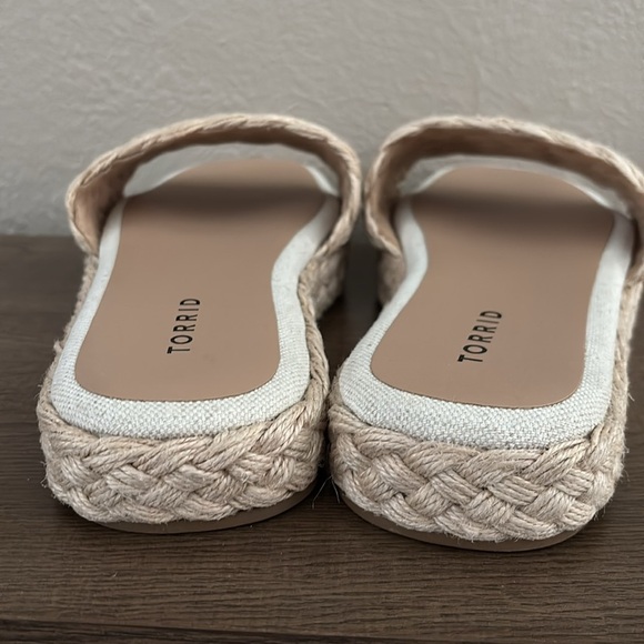 Women’s Torrid, Woven Raffia Platform Extra Wide Slide Sandal, 10WW - Picture 9 of 10